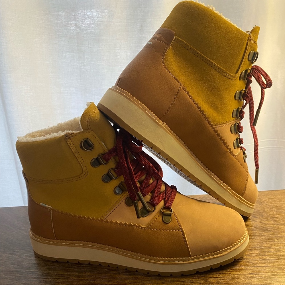 TOMS Boots